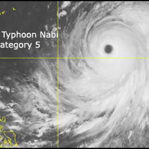 nabi-typhoon-surfing370