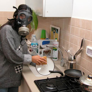 DSCN1566-Gas-Mask-Dish-washing