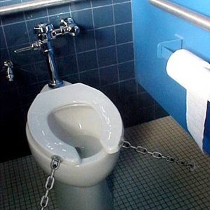 Chained_toilet_seat