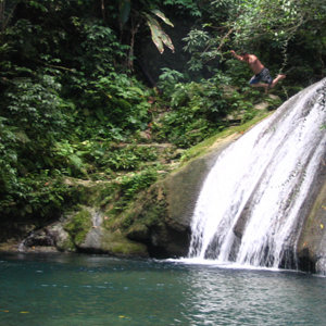Jamaica_07_067_falls_jump