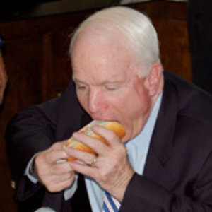 john-mccain-hot-dog-statesman1