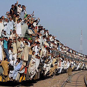 packed-train-pakistan