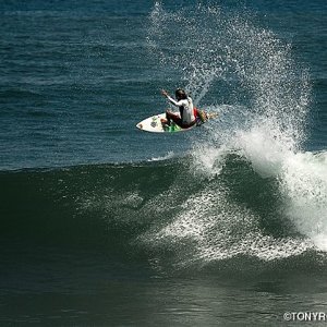 combining power carving with boosting air REAL top level surfing