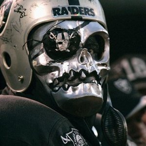 Raiders_fan_skull_smaller