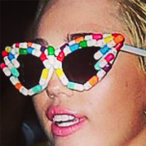 miley_pill_glasses