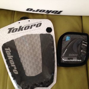 tokoro_fins_and_deck_pad